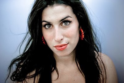 Amy Winehouse morre e vira piada no twitter