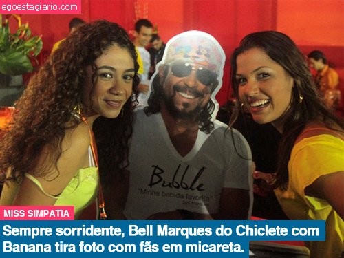 Sempre sorridente Bell Marques do Chiclete com Banana tira foto com fãs em micareta