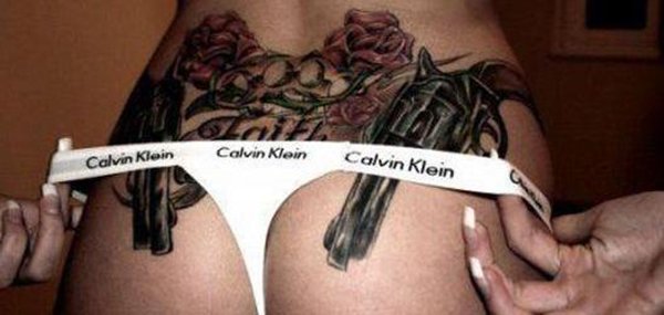 Tatuagens femininas desenhadas em lugares íntimos (30)