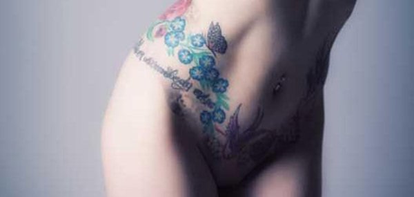 Tatuagens femininas desenhadas em lugares íntimos (36)