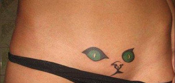 Tatuagens femininas desenhadas em lugares íntimos (39)