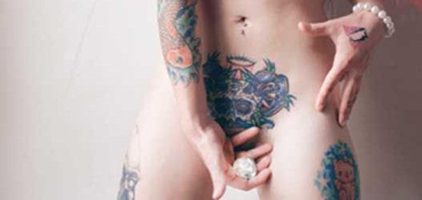 Tatuagens femininas desenhadas em lugares íntimos (46)
