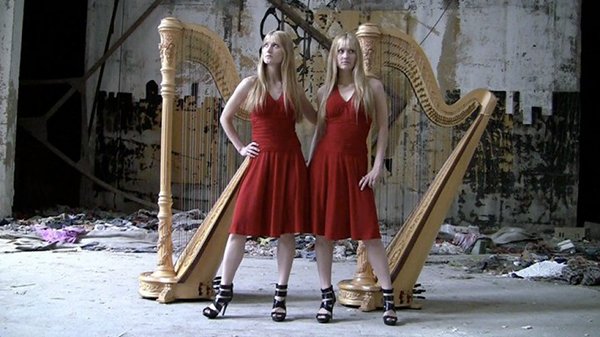 Camillea e Kennerly harpa