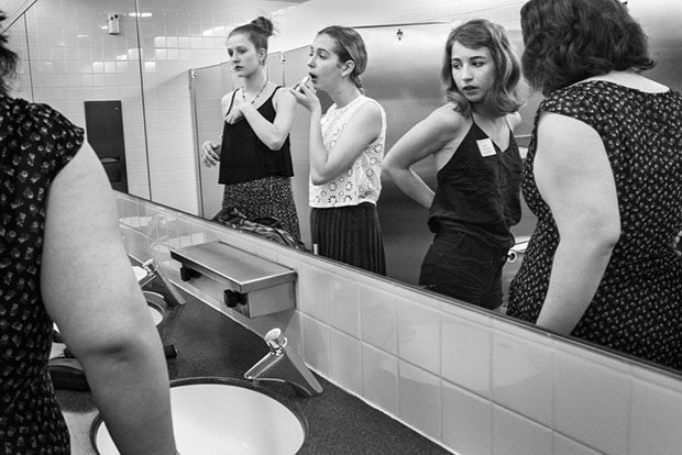 Os misterios de um banheiro feminino (4)