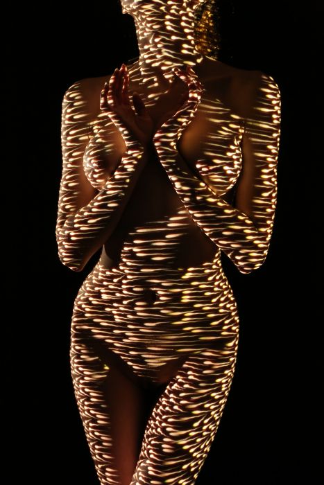 Nudez com luzes e sombras (25)