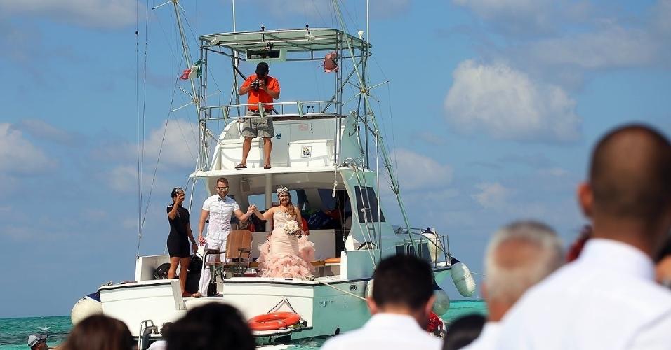 Noivos decidem se casar dentro d'água no mar do Caribe