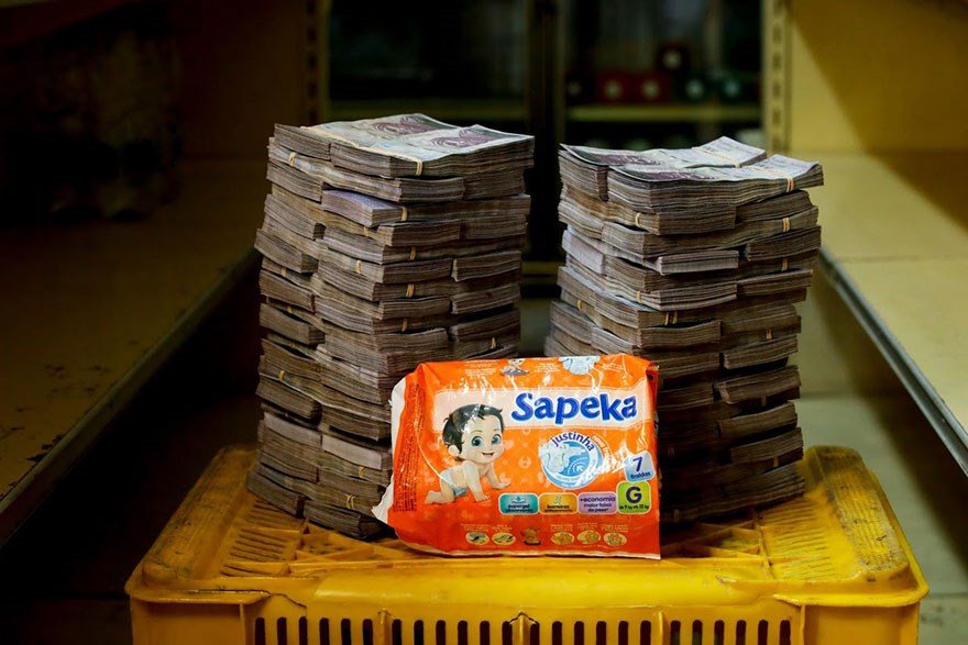 A quantia de dinheiro que voce precisa para comprar itens basicos na Venezuela 5
