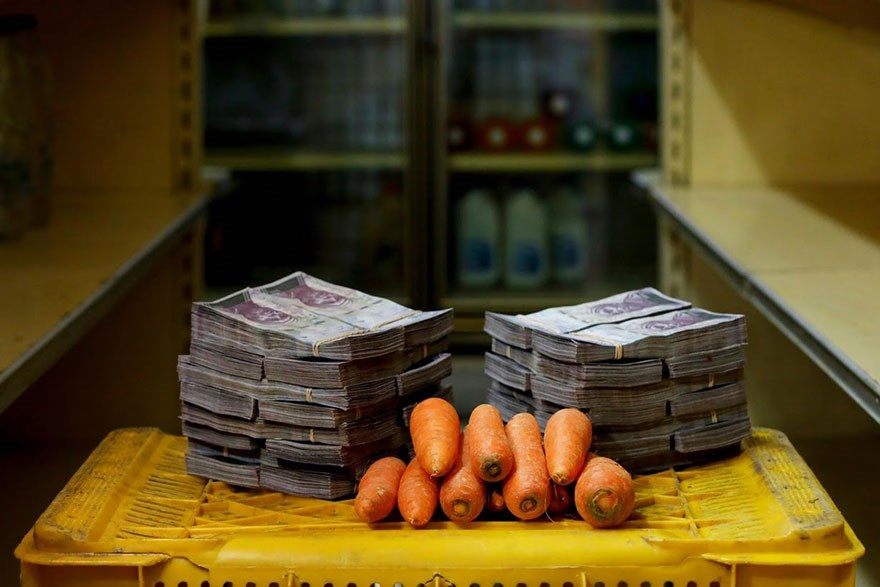 A quantia de dinheiro que voce precisa para comprar itens basicos na Venezuela 8