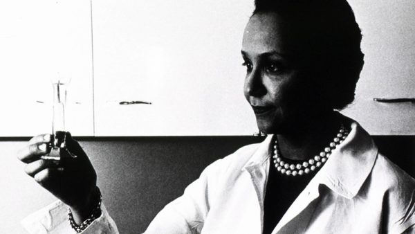 Jane Wright 1919 2013: oncologista que foi essencial no desenvolvimento de tratamentos contra o câncer.