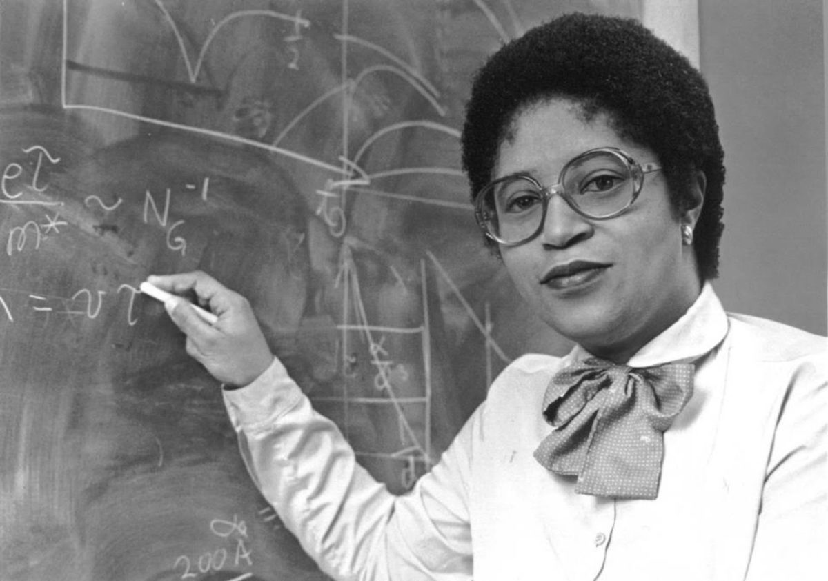 Shirley Ann Jackson 1946 proeminente física teórica que presidiu a Comissão Reguladora Nuclear dos EUA.