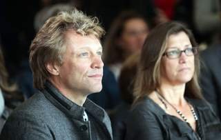 Bon Jovi abre restaurante comunitário para universitários de baixa renda