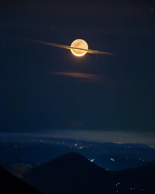 A noite em que a lua se vestiu de Saturno 1