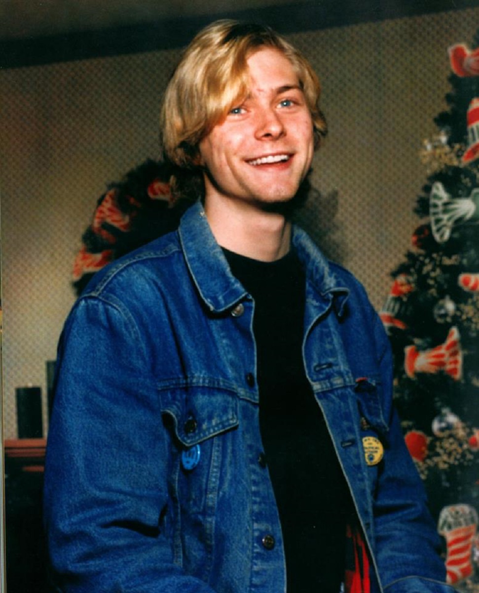 Essas fotos bastante raras mostram Kurt Cobain sorrindo 15