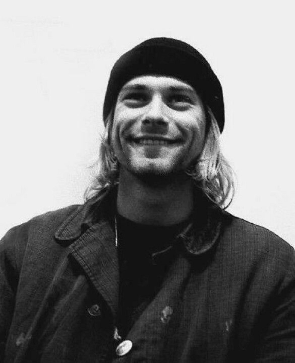 Essas fotos bastante raras mostram Kurt Cobain sorrindo 17