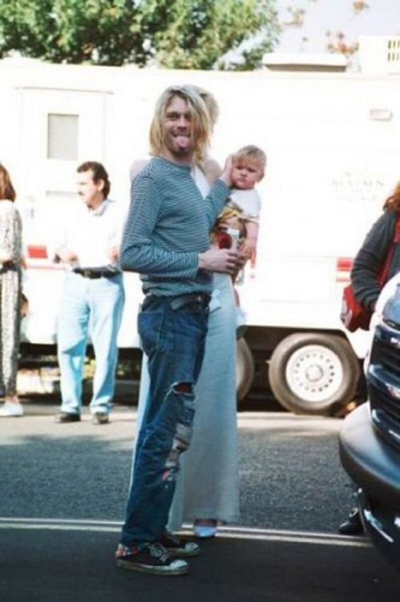 Essas fotos bastante raras mostram Kurt Cobain sorrindo 21