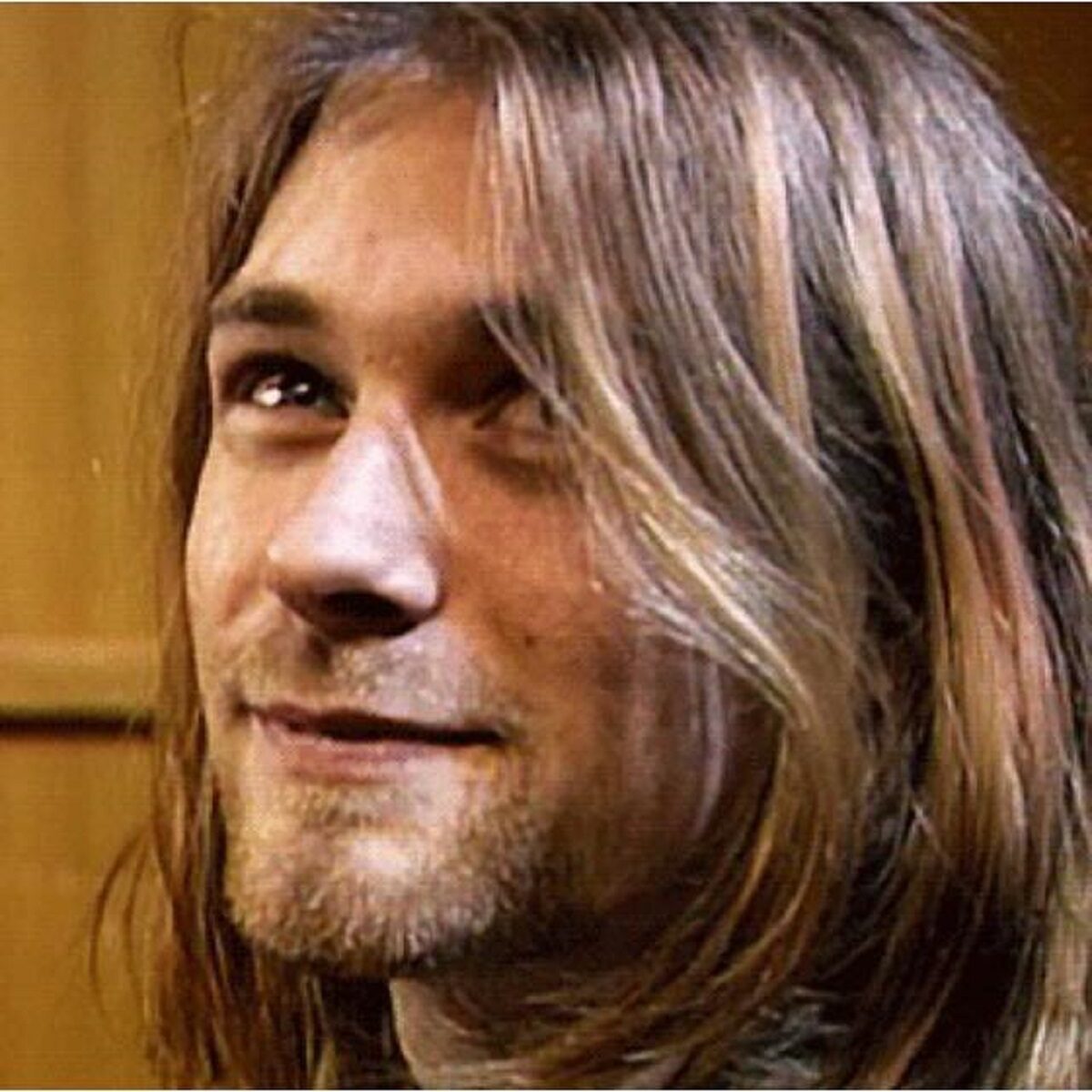 Essas fotos bastante raras mostram Kurt Cobain sorrindo 4