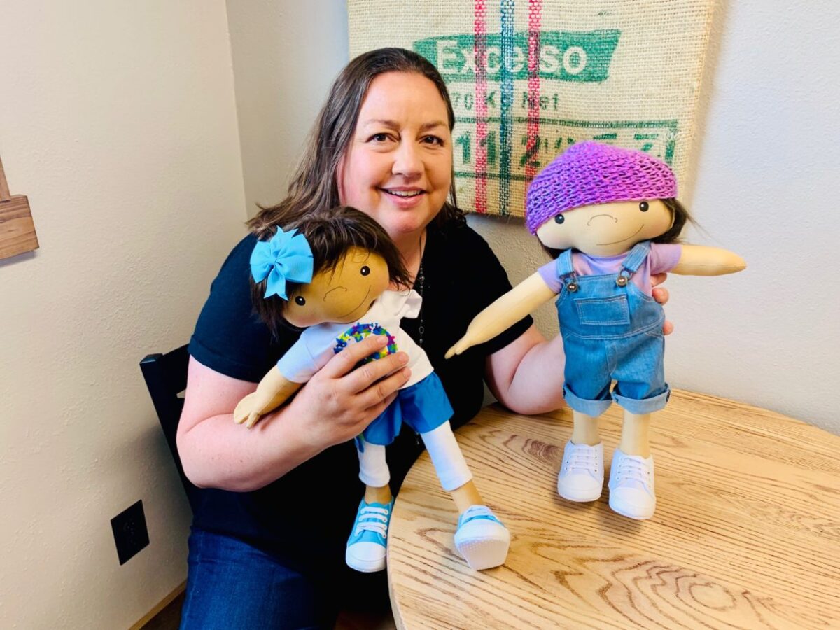 Amy Jandrisevits artista cria bonecas especiais para criancas especiais e ensina sobre aceitacao e respeito 10