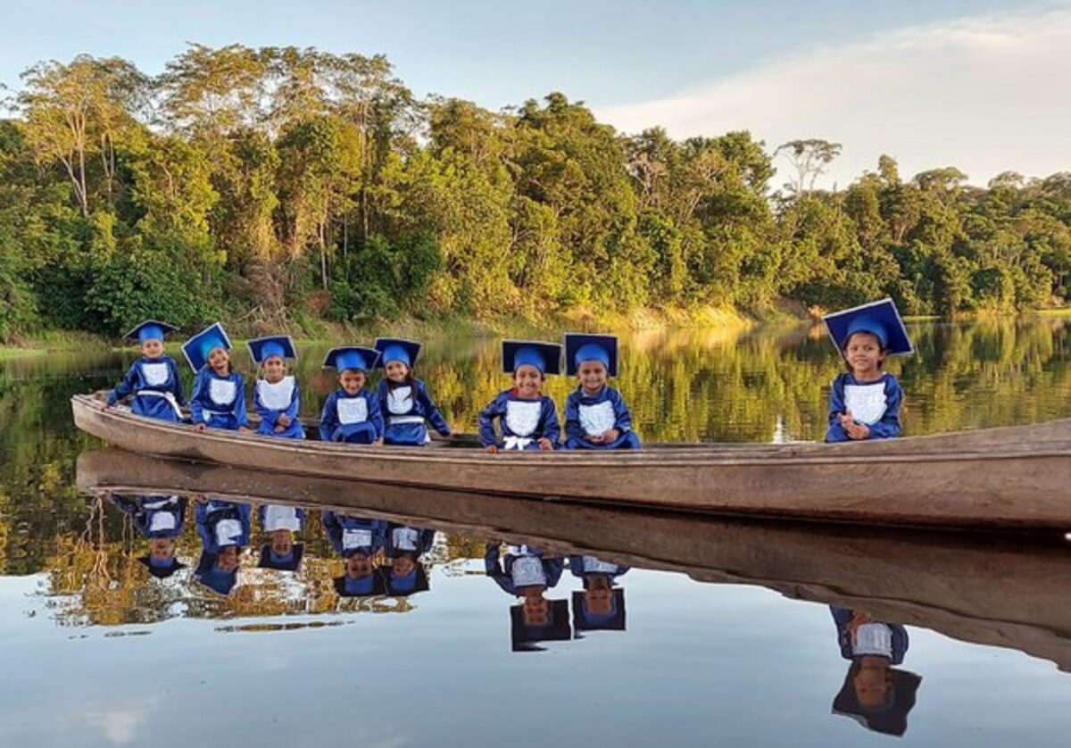 Confira esta linda sessao de fotos que marca a alfabetizacao de criancas ribeirinhas no Amazonas 1