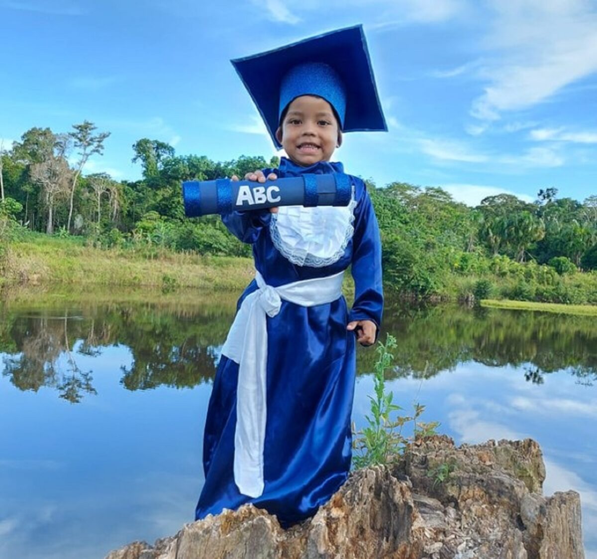 Confira esta linda sessao de fotos que marca a alfabetizacao de criancas ribeirinhas no Amazonas 5