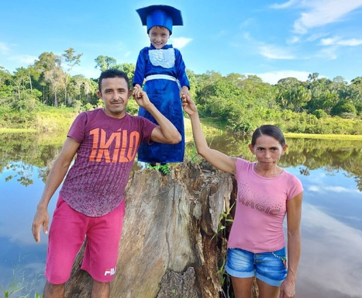 Confira esta linda sessao de fotos que marca a alfabetizacao de criancas ribeirinhas no Amazonas 6