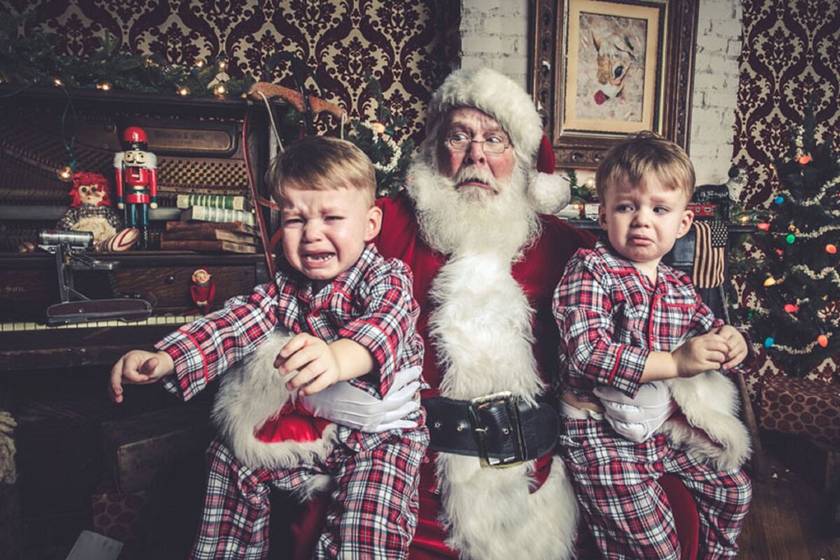 Jeff Roffman fotografo registra serie hilaria de criancas chorando por causa do Papai Noel 3