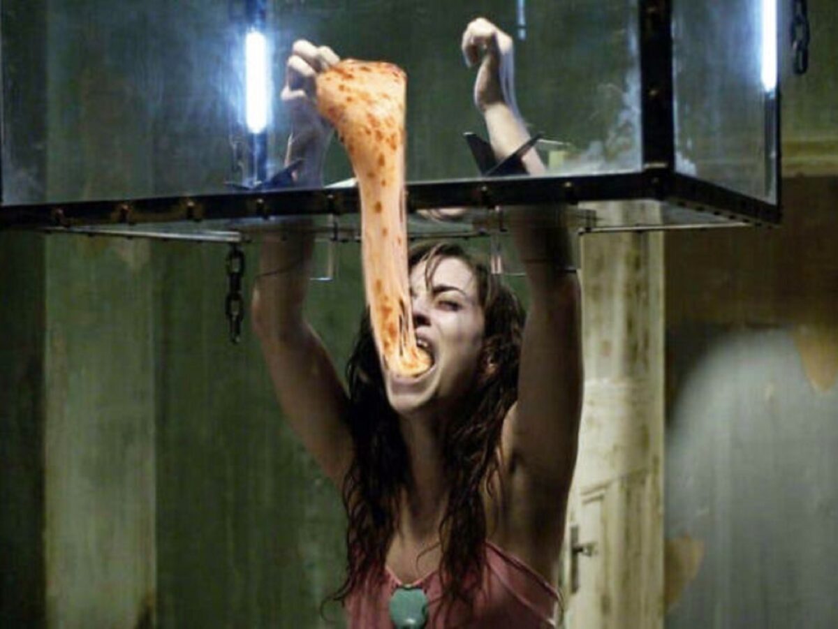 Pizzas adicionadas em filmes de terror atraves do Photoshop 11