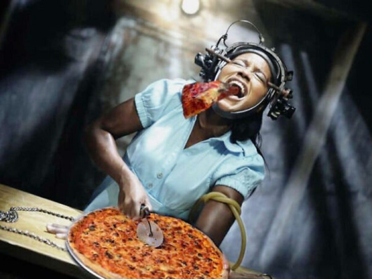 Pizzas adicionadas em filmes de terror atraves do Photoshop 9